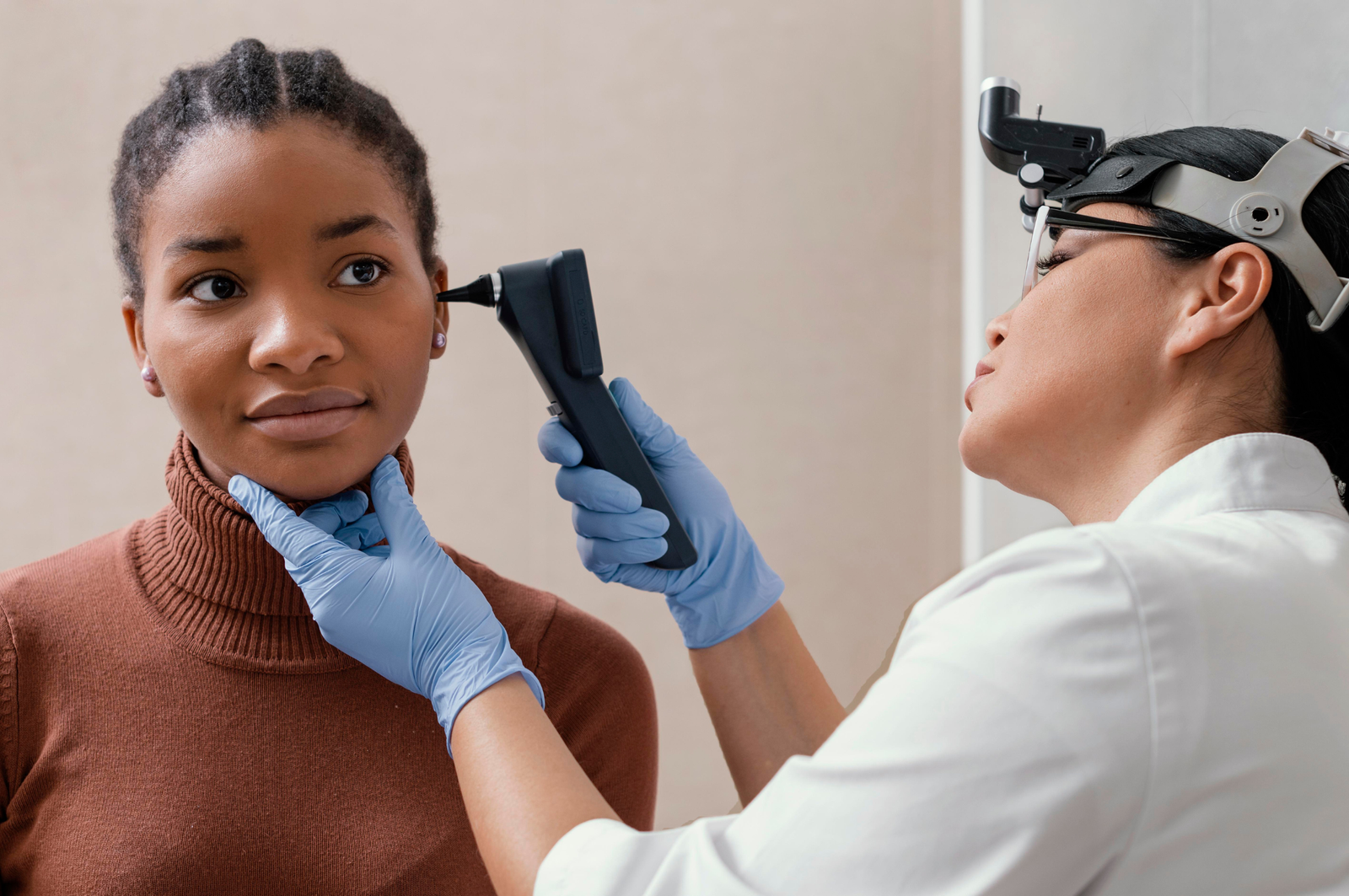 A DOtrabalho Clínica de Medicina do Trabalho em Goiânia oferece exames de audiometria de alta qualidade, essenciais para a avaliação da audição dos trabalhadores. A equipe de profissionais experientes e equipamentos de ponta da clínica garantem resultados precisos e confiáveis, que auxiliam na identificação precoce de problemas auditivos.